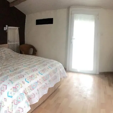 Le Cabanon De Vally Hébergement de vacances *